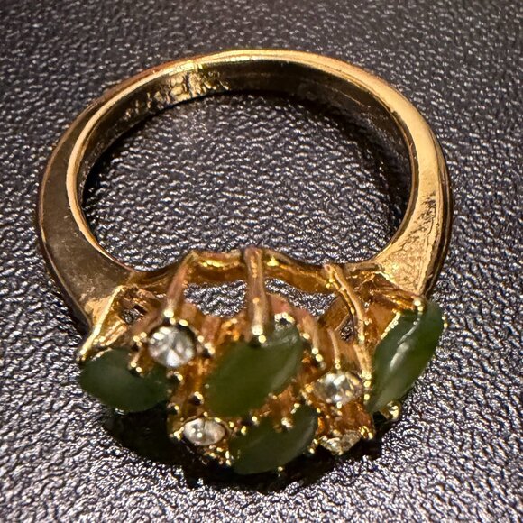 Vintage Green Stone Cluster Ring • Gold-Tone Prong Set • Size ~7.5-8 - Picture 2 of 4